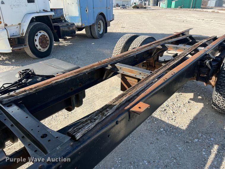 image for item MM9051 1987 GMC C7000 truck cab and chassis