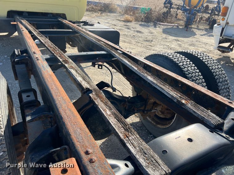 image for item MM9051 1987 GMC C7000 truck cab and chassis