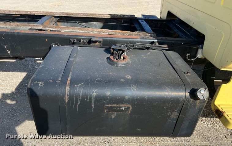 image for item MM9051 1987 GMC C7000 truck cab and chassis