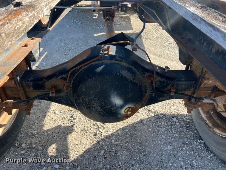 image for item MM9051 1987 GMC C7000 truck cab and chassis