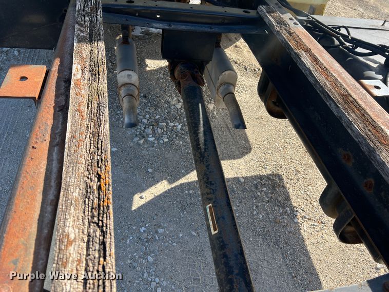 image for item MM9051 1987 GMC C7000 truck cab and chassis