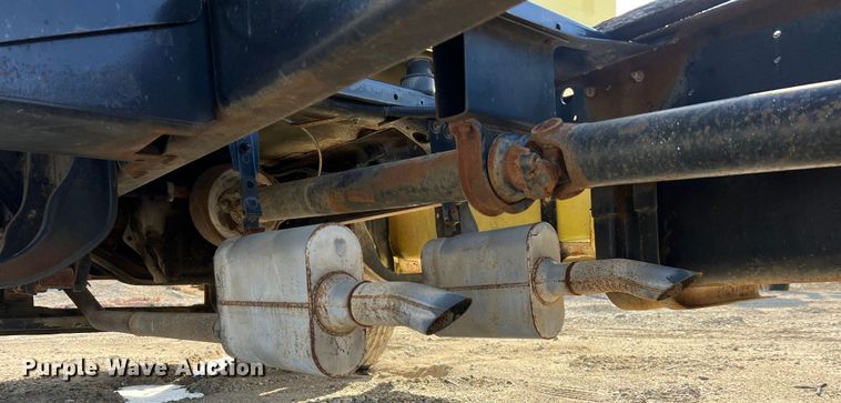 image for item MM9051 1987 GMC C7000 truck cab and chassis