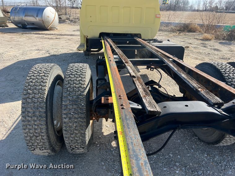 image for item MM9051 1987 GMC C7000 truck cab and chassis