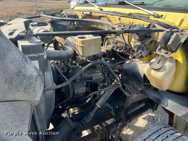 image for item MM9051 1987 GMC C7000 truck cab and chassis