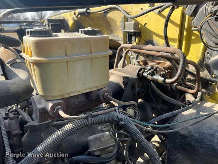 image for item MM9051 1987 GMC C7000 truck cab and chassis