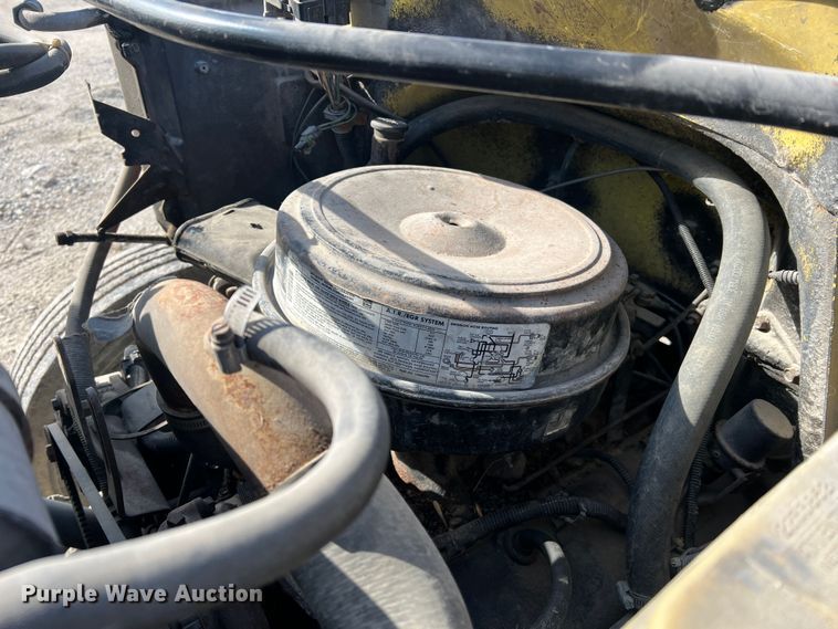 image for item MM9051 1987 GMC C7000 truck cab and chassis