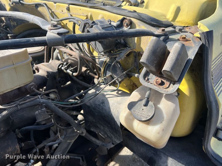 image for item MM9051 1987 GMC C7000 truck cab and chassis