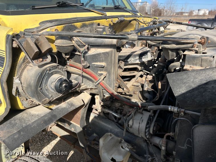 image for item MM9051 1987 GMC C7000 truck cab and chassis