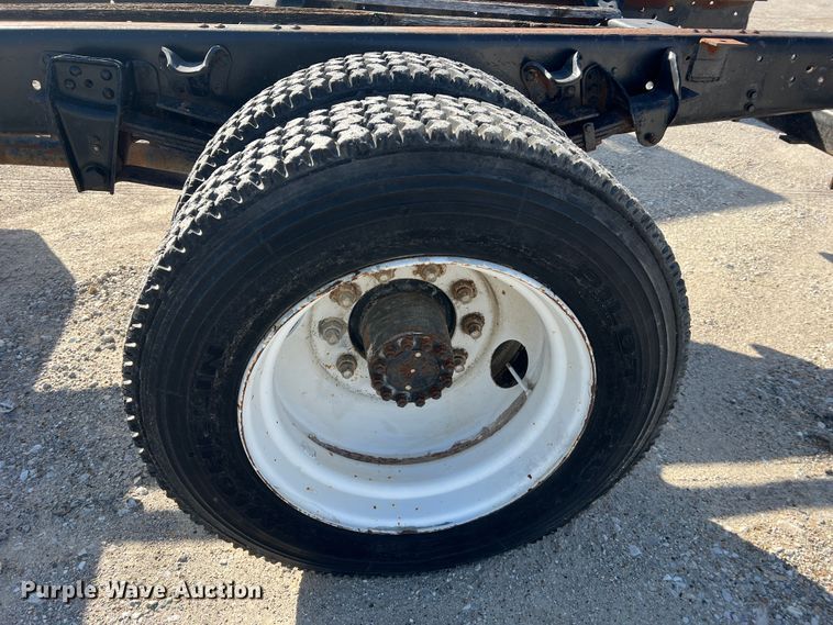 image for item MM9051 1987 GMC C7000 truck cab and chassis