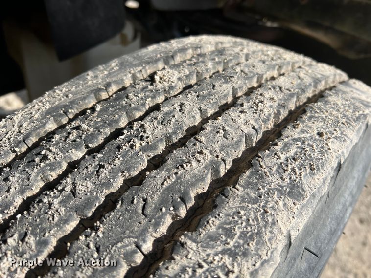 image for item MM9051 1987 GMC C7000 truck cab and chassis