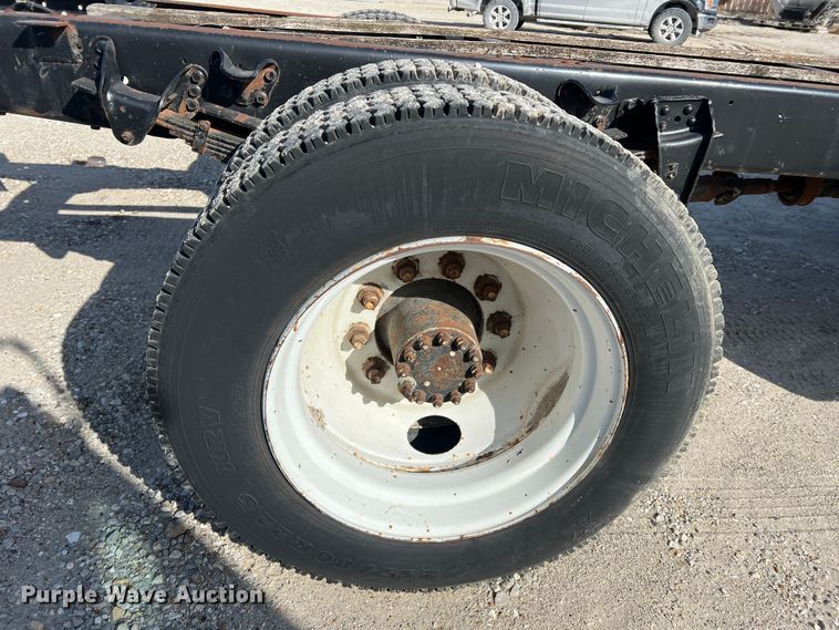 image for item MM9051 1987 GMC C7000 truck cab and chassis