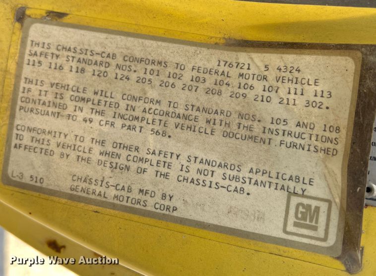 image for item MM9051 1987 GMC C7000 truck cab and chassis