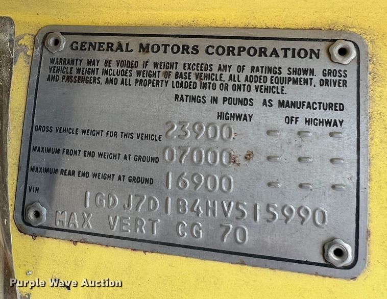 image for item MM9051 1987 GMC C7000 truck cab and chassis