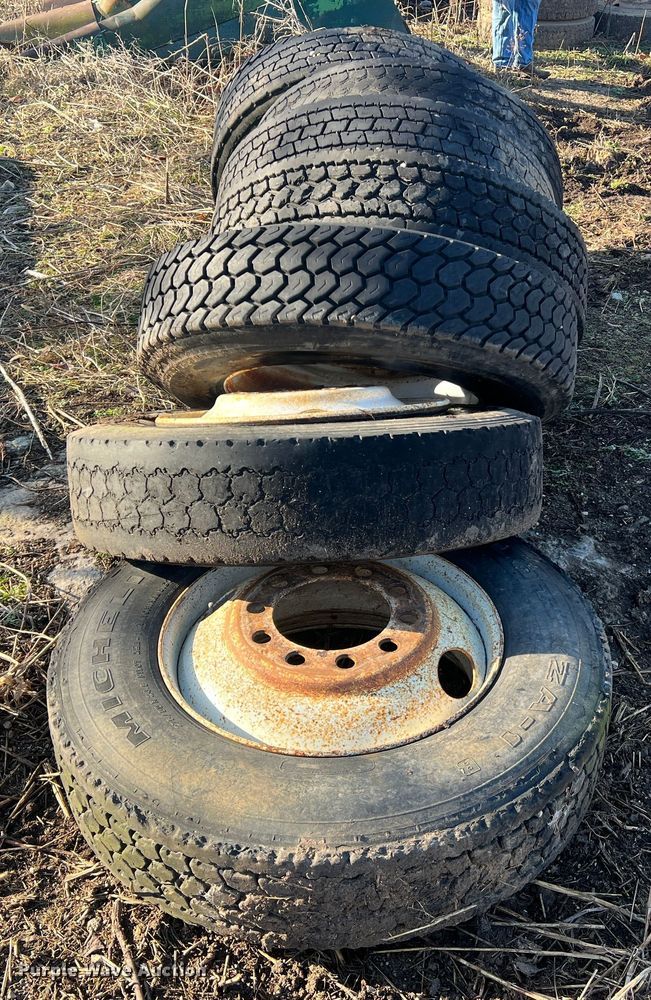 image for item MM9121 (8) wheels and tires