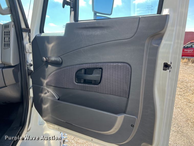 image for item MM9145 2015 International DuraStar 4300  refrigerated truck