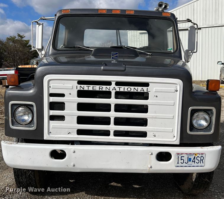 image for item MM9180 1981 International 1854  semi truck
