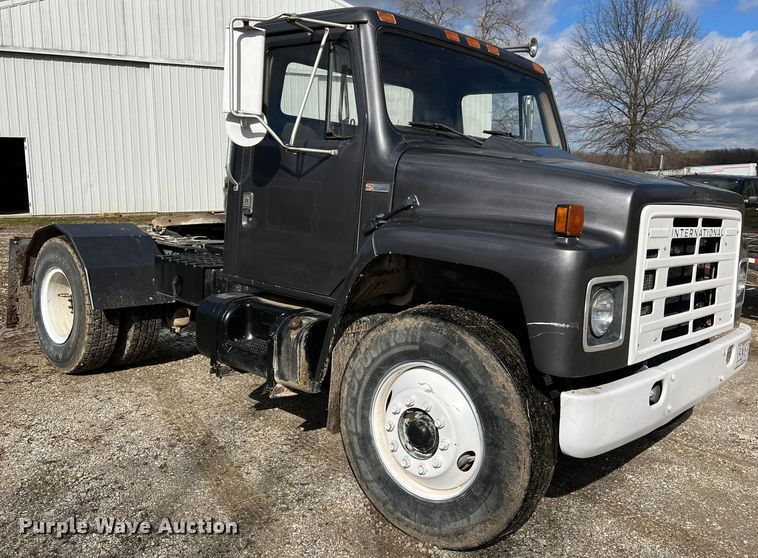 image for item MM9180 1981 International 1854  semi truck