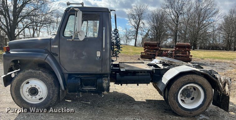 image for item MM9180 1981 International 1854  semi truck