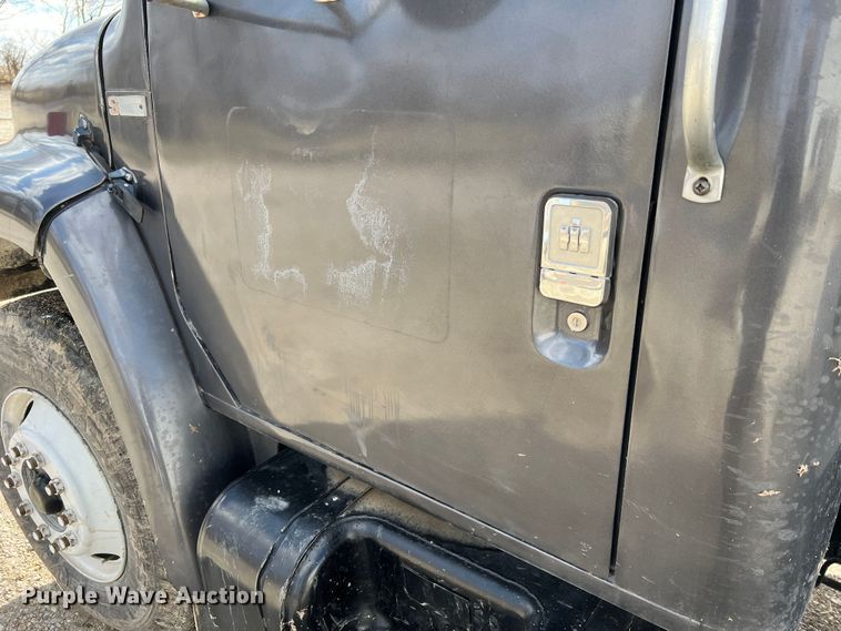 image for item MM9180 1981 International 1854  semi truck