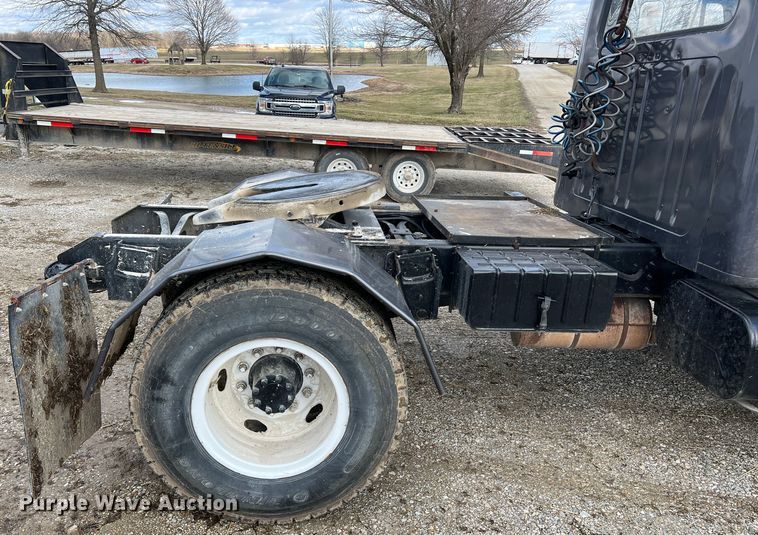 image for item MM9180 1981 International 1854  semi truck