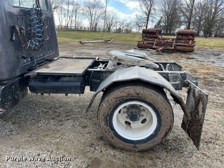 image for item MM9180 1981 International 1854  semi truck