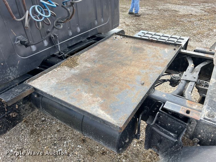 image for item MM9180 1981 International 1854  semi truck