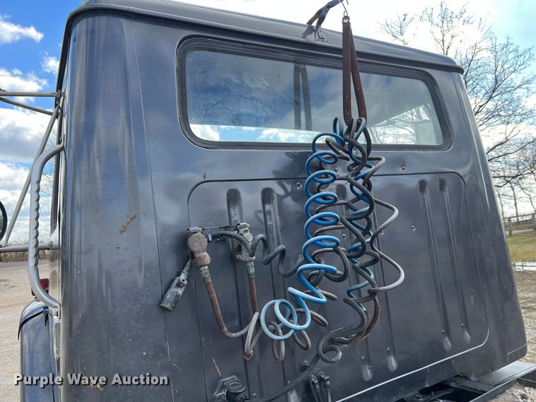 image for item MM9180 1981 International 1854  semi truck