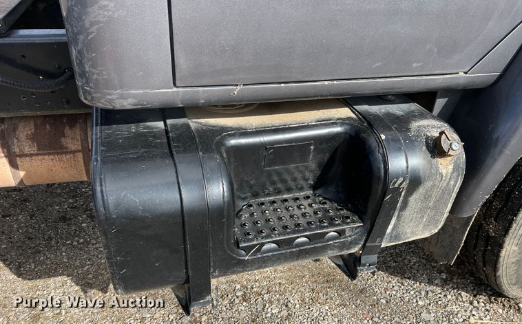 image for item MM9180 1981 International 1854  semi truck