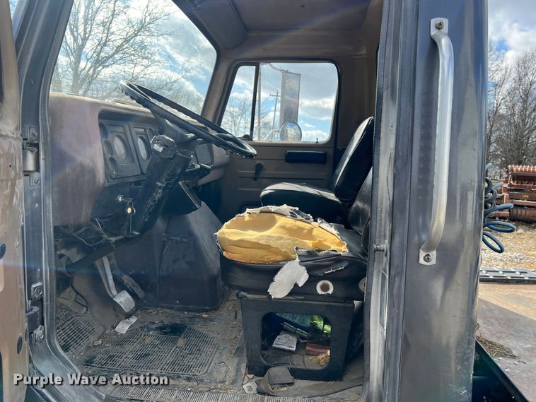 image for item MM9180 1981 International 1854  semi truck