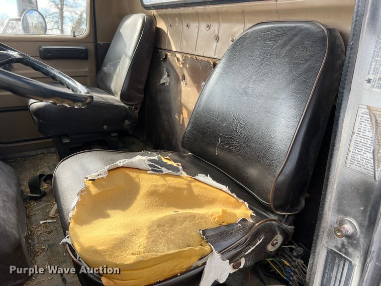 image for item MM9180 1981 International 1854  semi truck