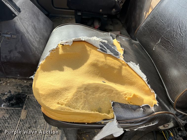 image for item MM9180 1981 International 1854  semi truck