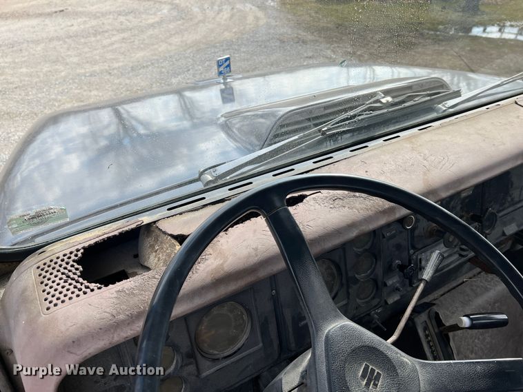 image for item MM9180 1981 International 1854  semi truck