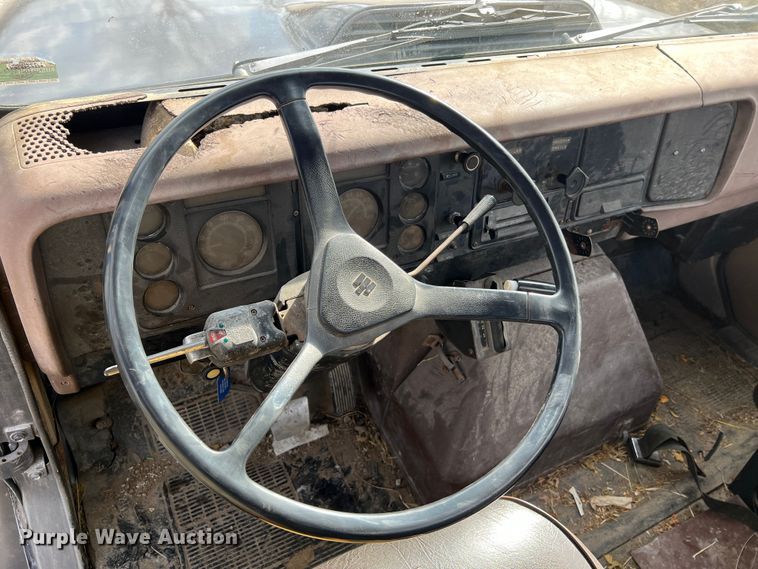 image for item MM9180 1981 International 1854  semi truck