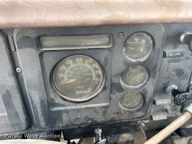 image for item MM9180 1981 International 1854  semi truck