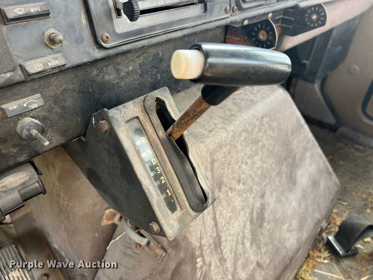 image for item MM9180 1981 International 1854  semi truck