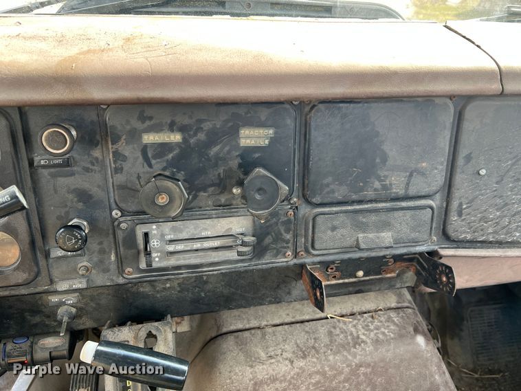 image for item MM9180 1981 International 1854  semi truck