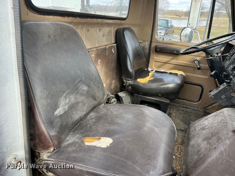 image for item MM9180 1981 International 1854  semi truck