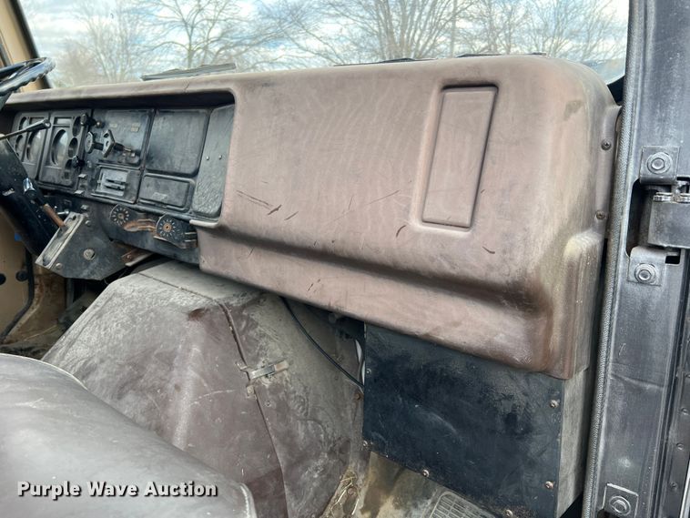 image for item MM9180 1981 International 1854  semi truck