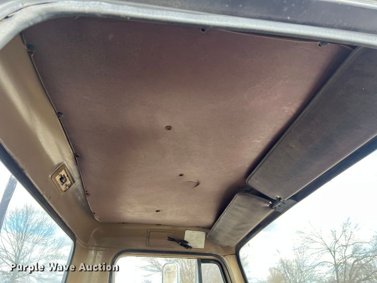 image for item MM9180 1981 International 1854  semi truck