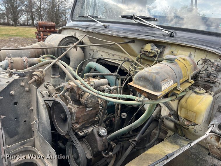 image for item MM9180 1981 International 1854  semi truck