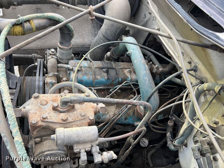 image for item MM9180 1981 International 1854  semi truck