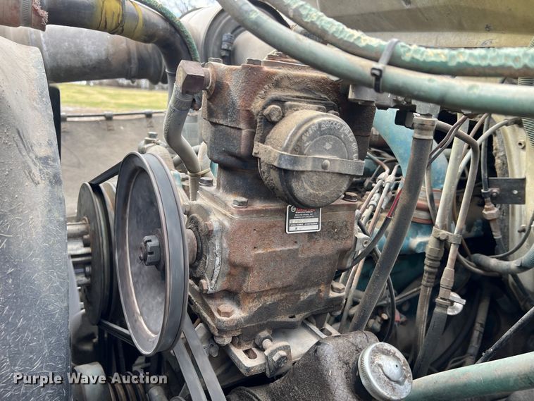 image for item MM9180 1981 International 1854  semi truck