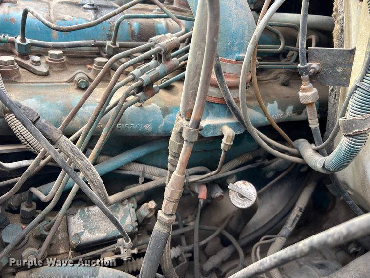 image for item MM9180 1981 International 1854  semi truck