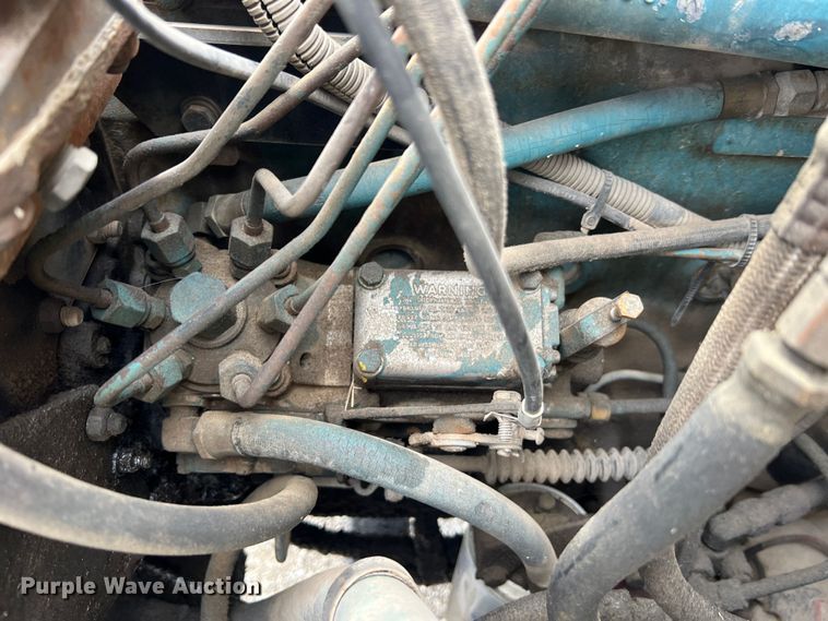 image for item MM9180 1981 International 1854  semi truck