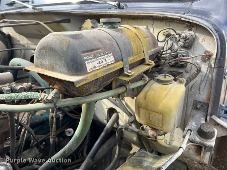 image for item MM9180 1981 International 1854  semi truck