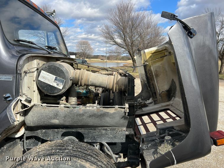 image for item MM9180 1981 International 1854  semi truck