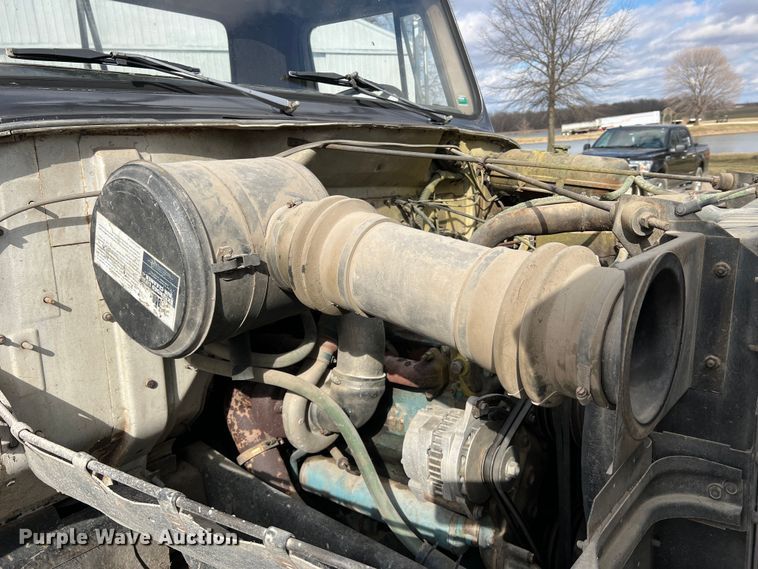 image for item MM9180 1981 International 1854  semi truck