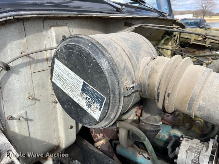 image for item MM9180 1981 International 1854  semi truck