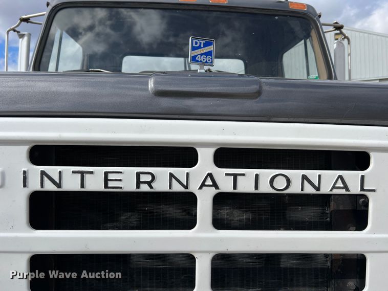 image for item MM9180 1981 International 1854  semi truck