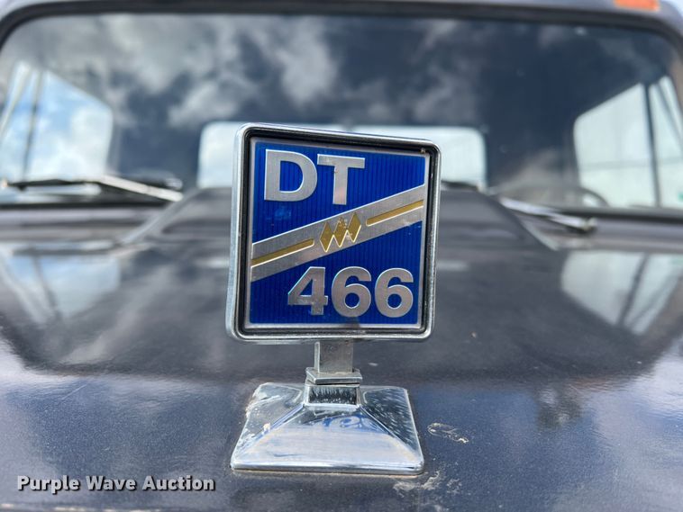 image for item MM9180 1981 International 1854  semi truck